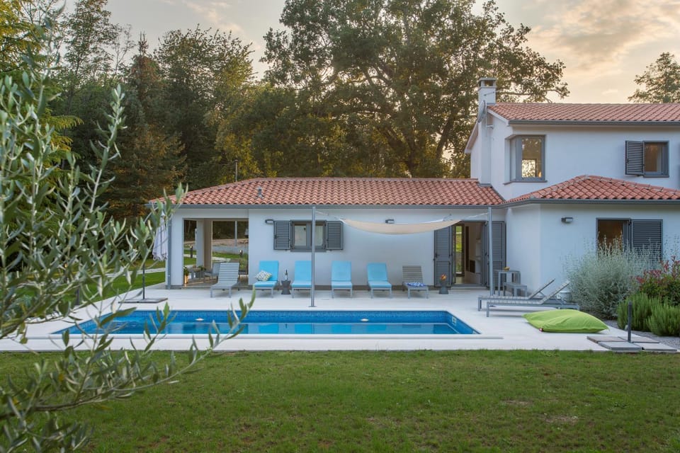 Swimming pool, Swimming pool