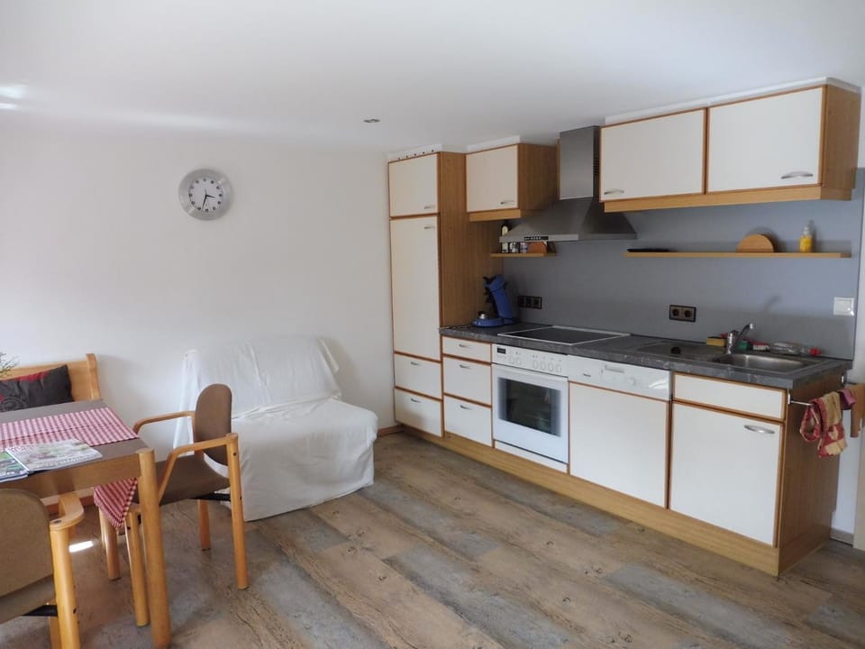 Kitchen or kitchenette, Seating area, Dining area