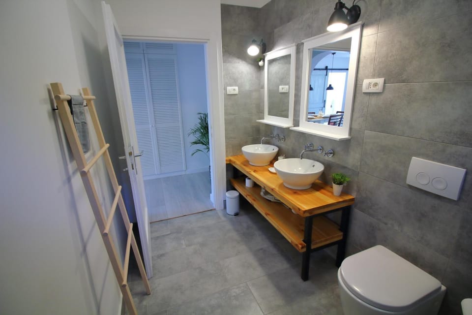 Toilet, Bathroom