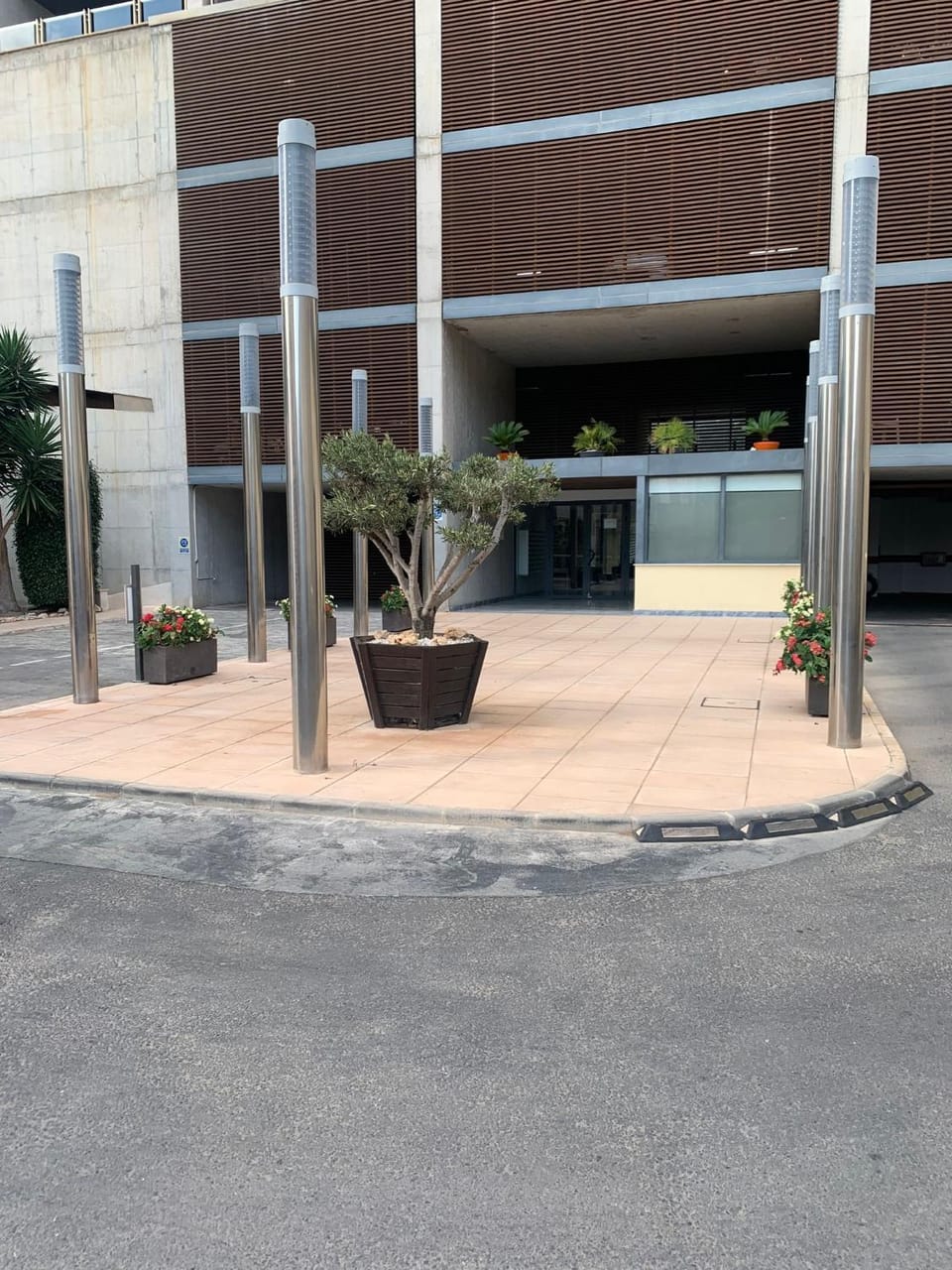 Facade/entrance