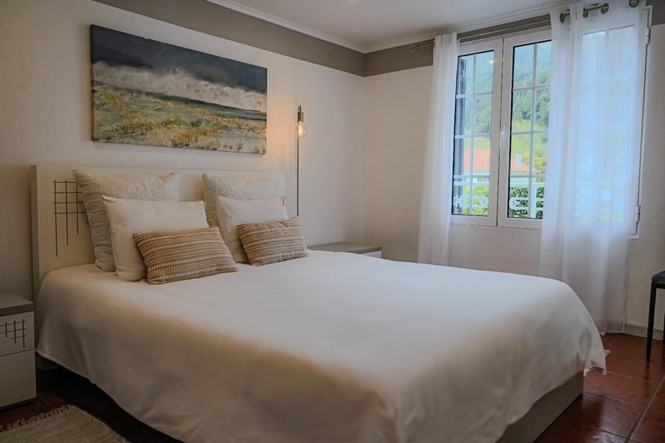 Bed, View (from property/room), air conditioner