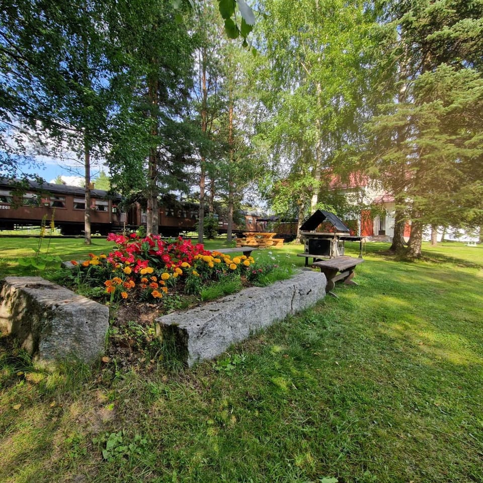 Junamajoitus Tuuri Train Station Bed and Breakfast in Finland