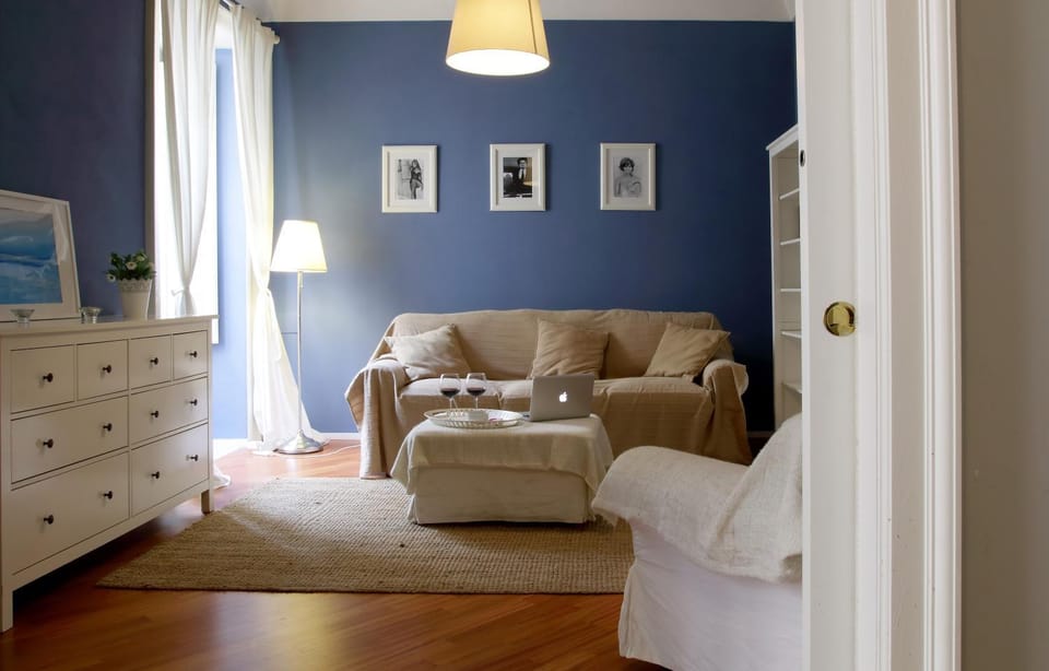 Seating area, Bedroom, bunk bed