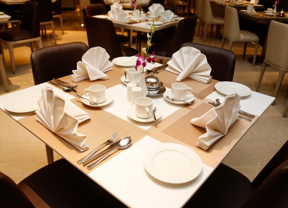 Restaurant/places to eat, Buffet breakfast