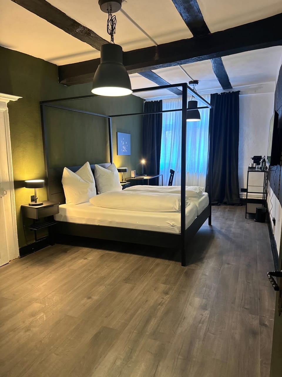 Bed, Photo of the whole room, Bedroom