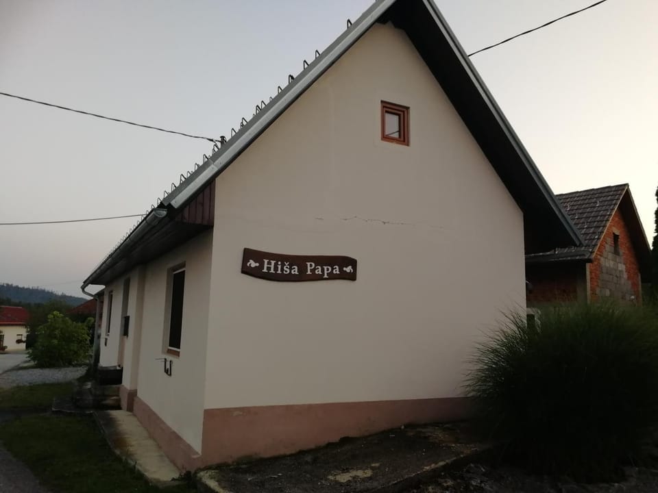 Property building, Facade/entrance, Property logo or sign