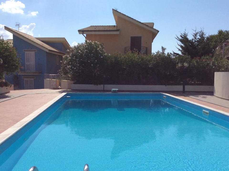 Property building, Swimming pool, Swimming pool