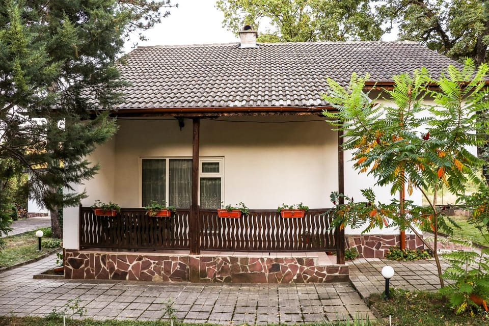 Facade/entrance, Balcony/Terrace