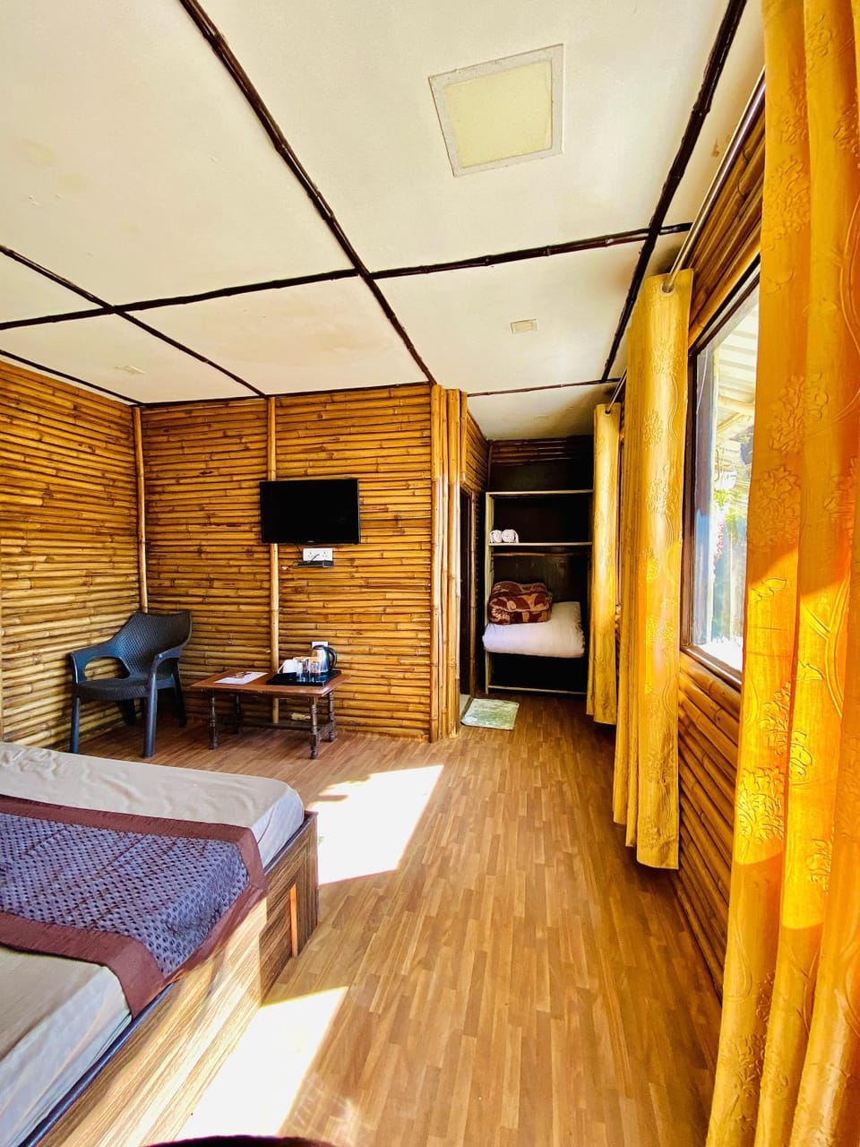Communal lounge/ TV room, Bed, Garden, TV and multimedia, View (from property/room), Balcony/Terrace, Photo of the whole room, Seating area, Evening entertainment, Bedroom, Mountain view, Family, internet, room service, soundproof