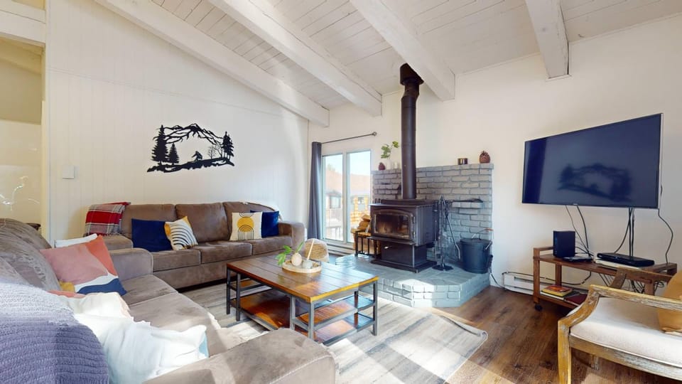 Chateau De Montagne #6 Condo Apartment in Mammoth Lakes