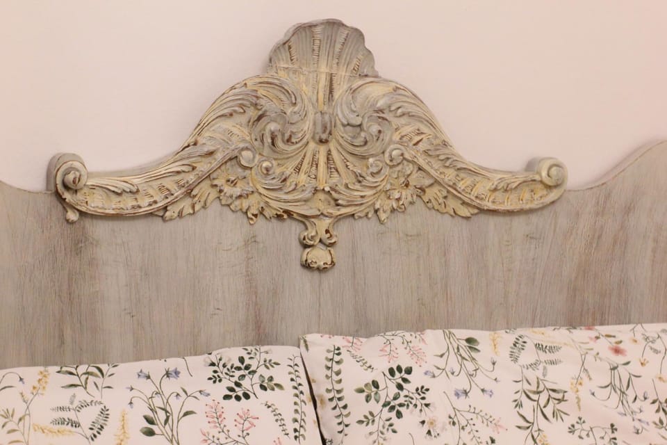 Bed, Photo of the whole room, Decorative detail, Bedroom
