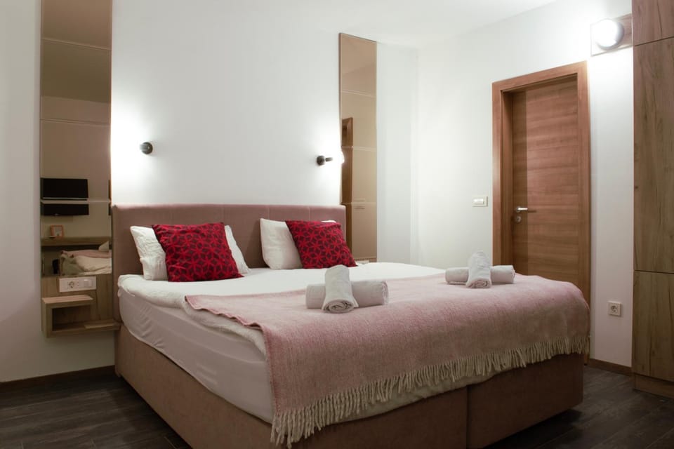 Bed, Photo of the whole room, Bedroom, towels, wardrobe