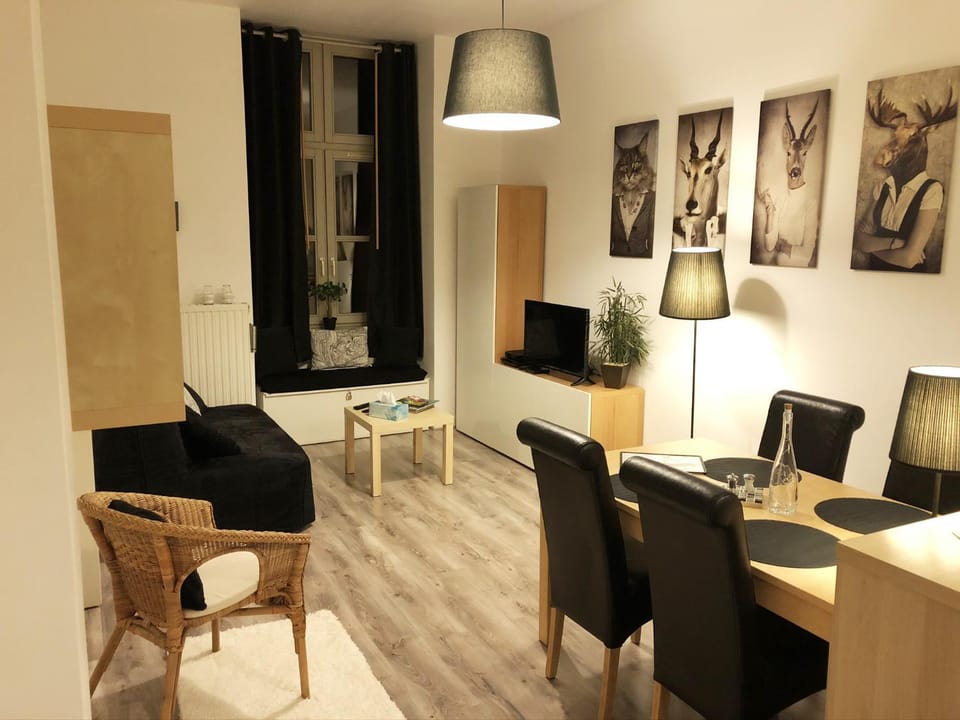 Living room, Seating area