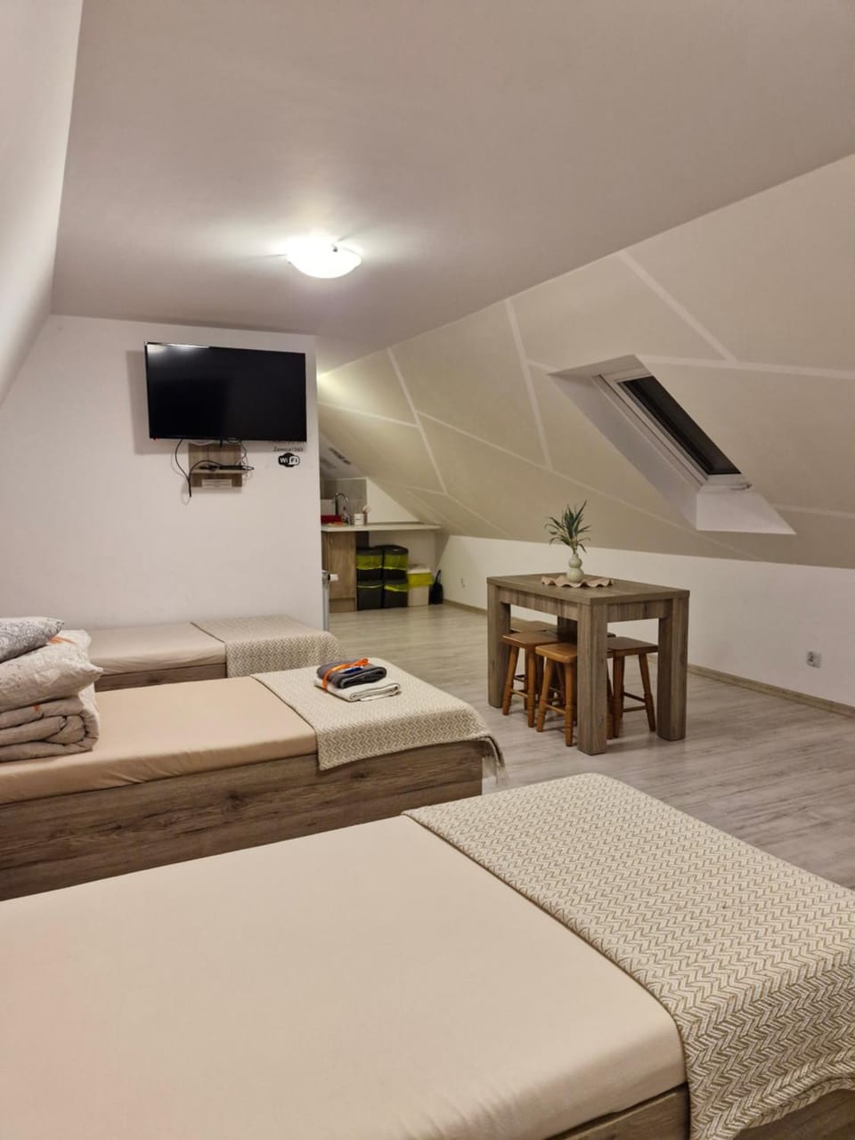 Bed, TV and multimedia, Photo of the whole room, Seating area