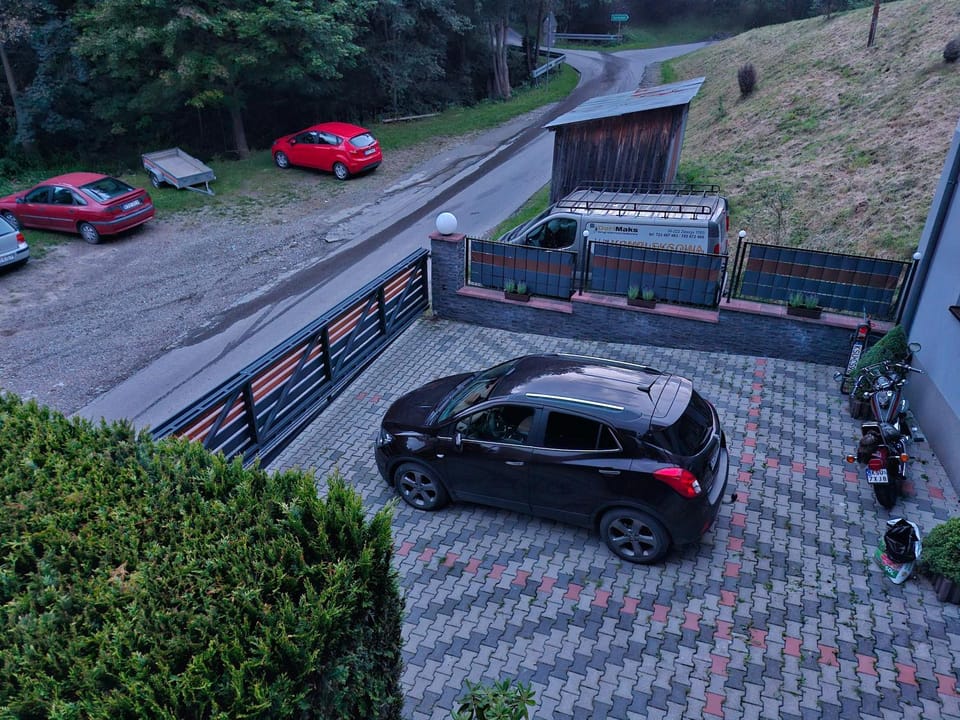 Neighbourhood, Parking