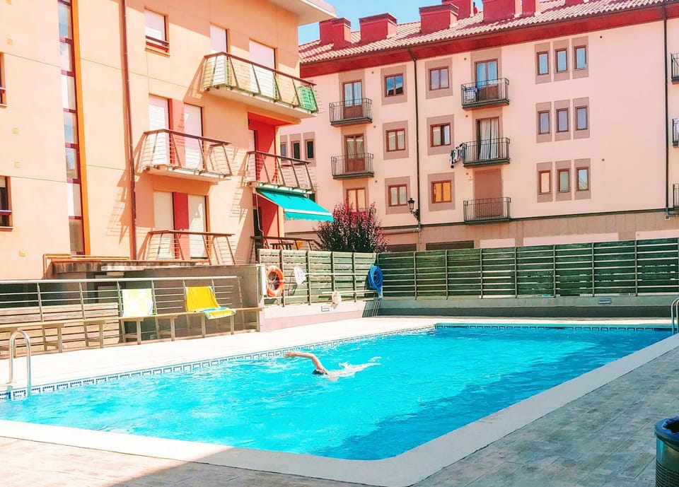Swimming pool, Swimming pool