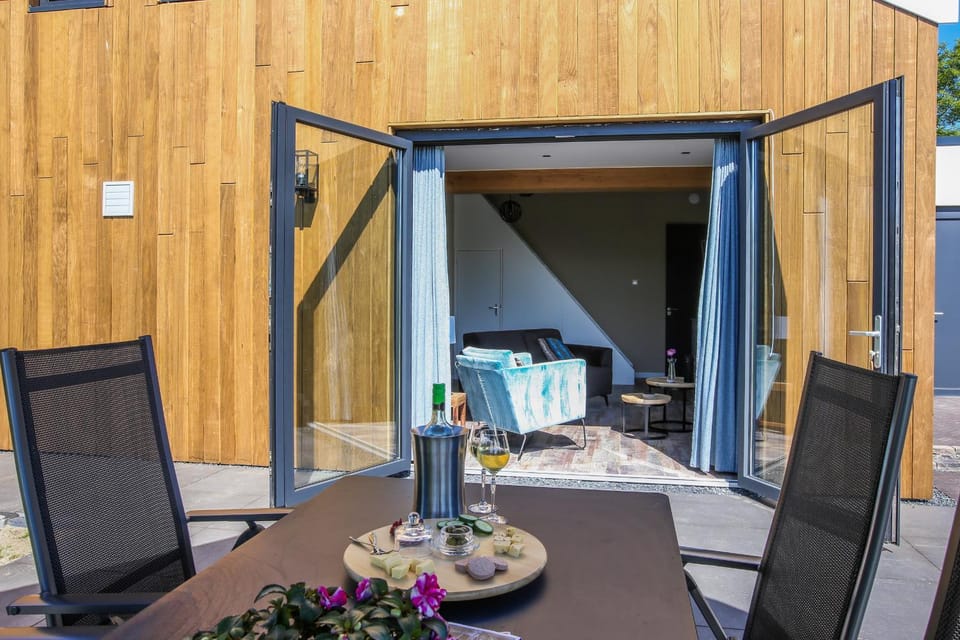 Facade/entrance, Balcony/Terrace