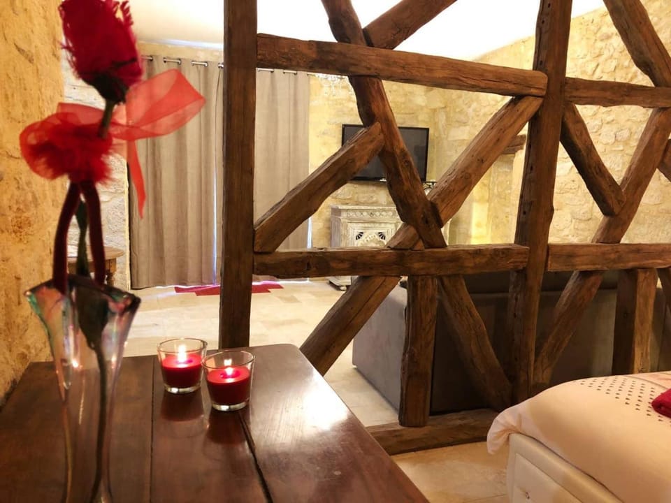 Bed, Living room, Photo of the whole room, Seating area, Bedroom