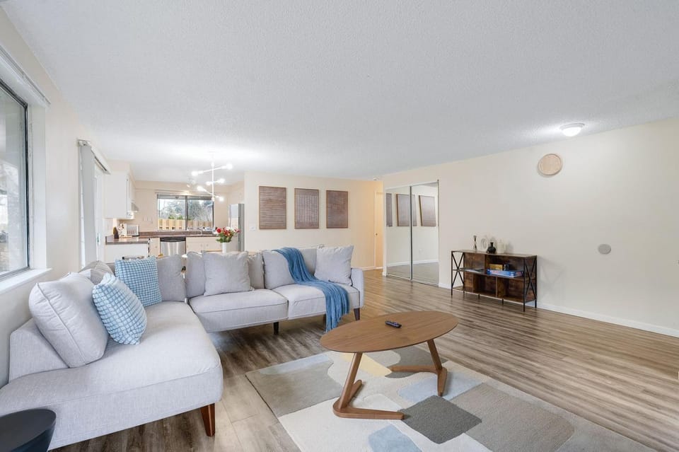 Garden Park Getaway Apartment in Tigard