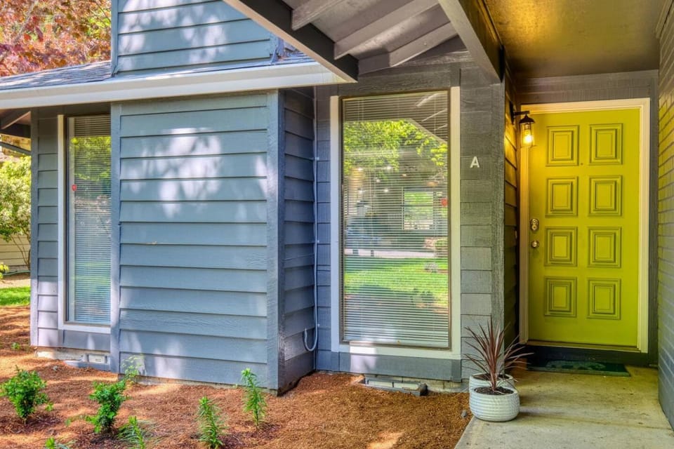 Garden Park Getaway Apartment in Tigard