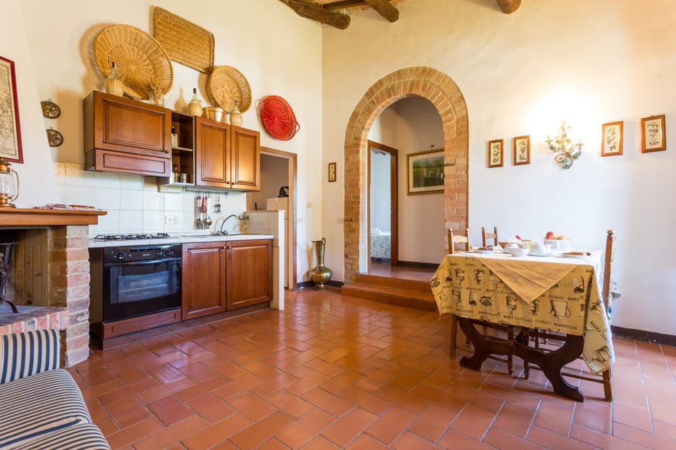 Kitchen or kitchenette, Decorative detail, Seating area, Area and facilities