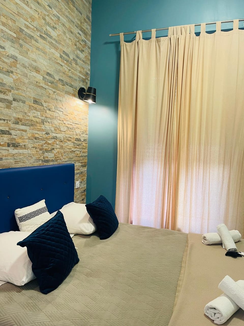 Bed, Photo of the whole room, Bedroom, towels