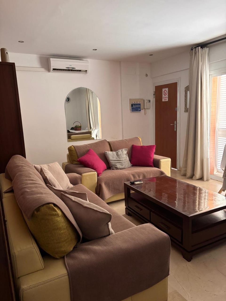Communal lounge/ TV room