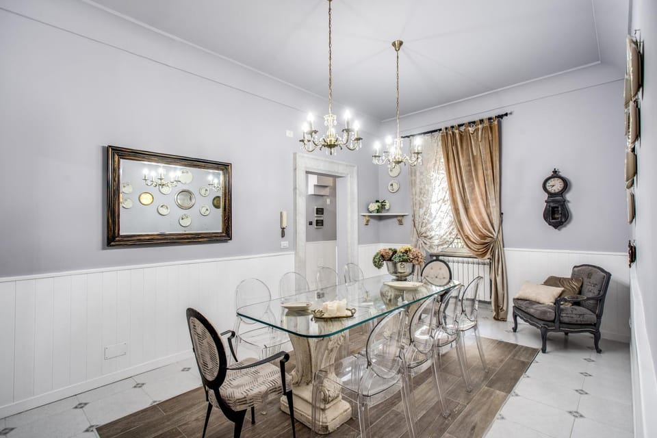 Lounge or bar, Seating area, Dining area