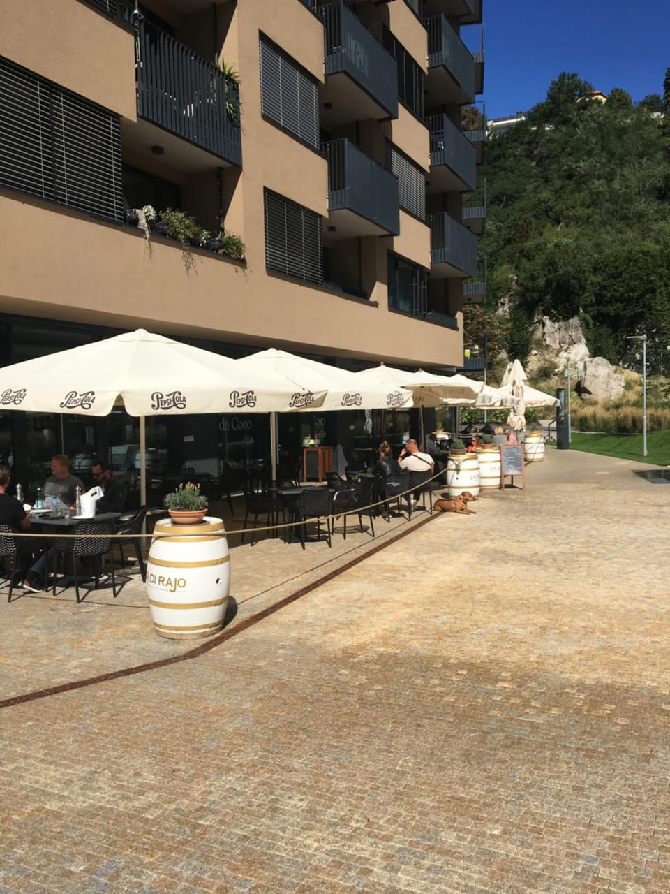 Property building, Restaurant/places to eat, Day, People, Summer, Lounge or bar, On site, Guests, Area and facilities, Drinks, Alcoholic drinks, Time of day, Location