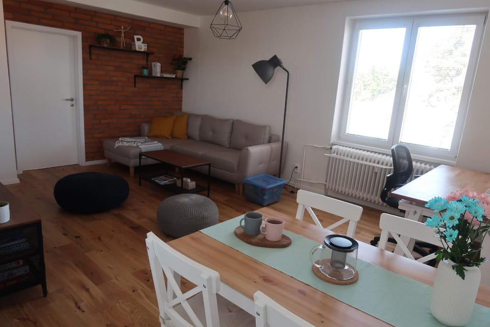 Library, Living room, Seating area, Dining area, Garden view, Street view, Alcoholic drinks, Non alcoholic drinks