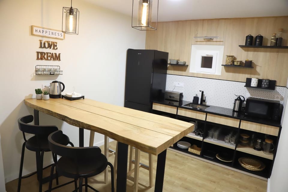Coffee/tea facilities, Dining area