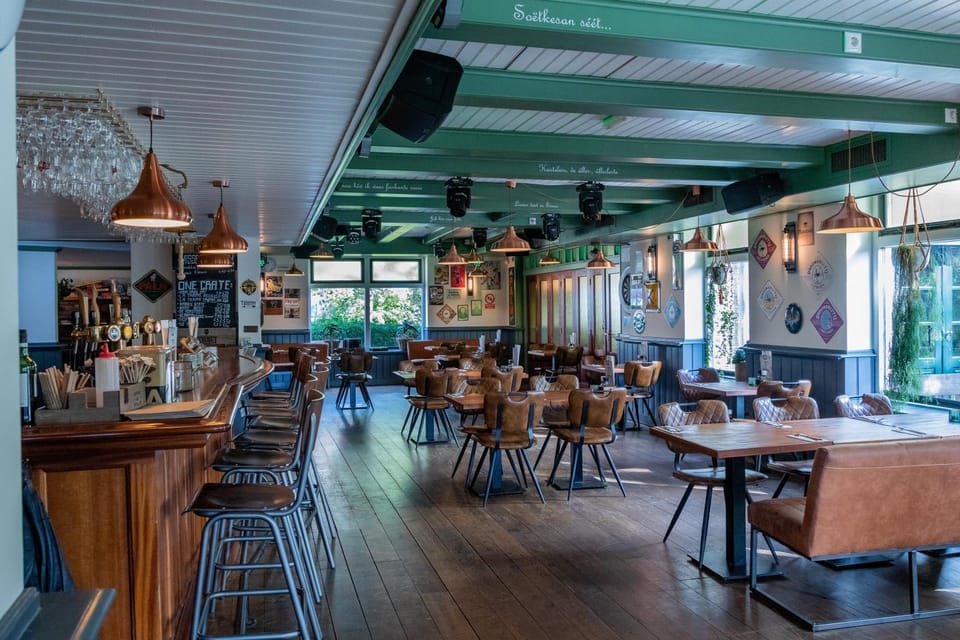 Restaurant/places to eat, Restaurant/places to eat, Lounge or bar