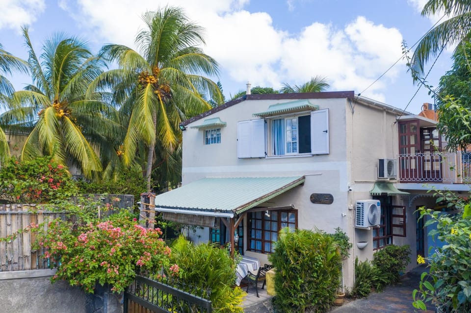 PAILLE EN QUEUE with HEATED POOL PISCINE CHAUFFEE Villa in Rivière Noire District, Mauritius