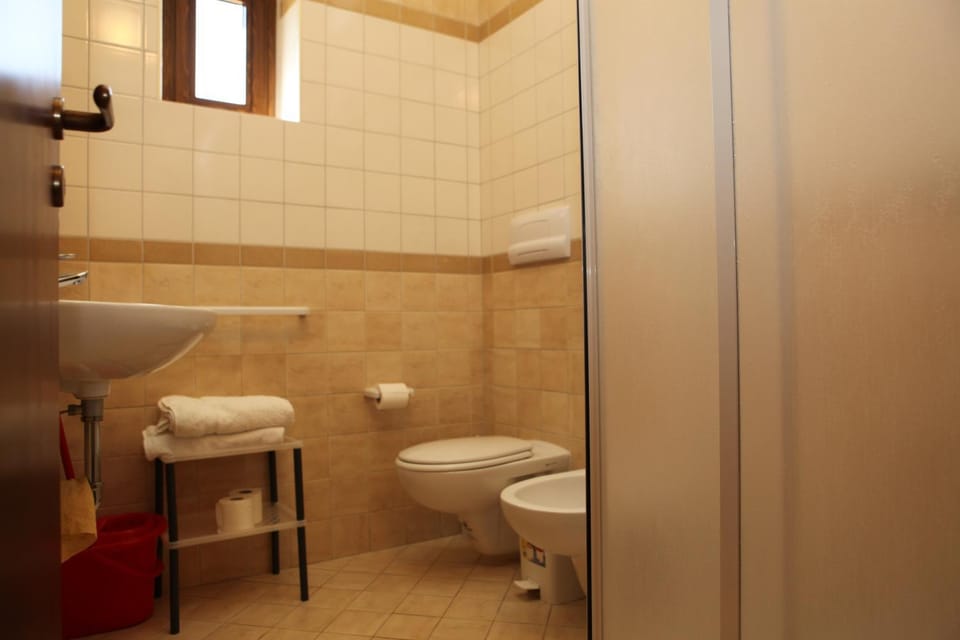 Shower, Bathroom, Decorative detail