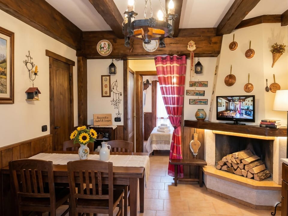 TV and multimedia, Living room, Dining area