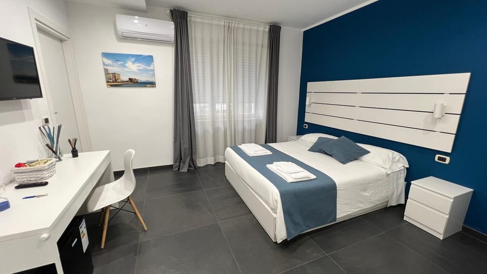 Bed, Bedroom, air conditioner