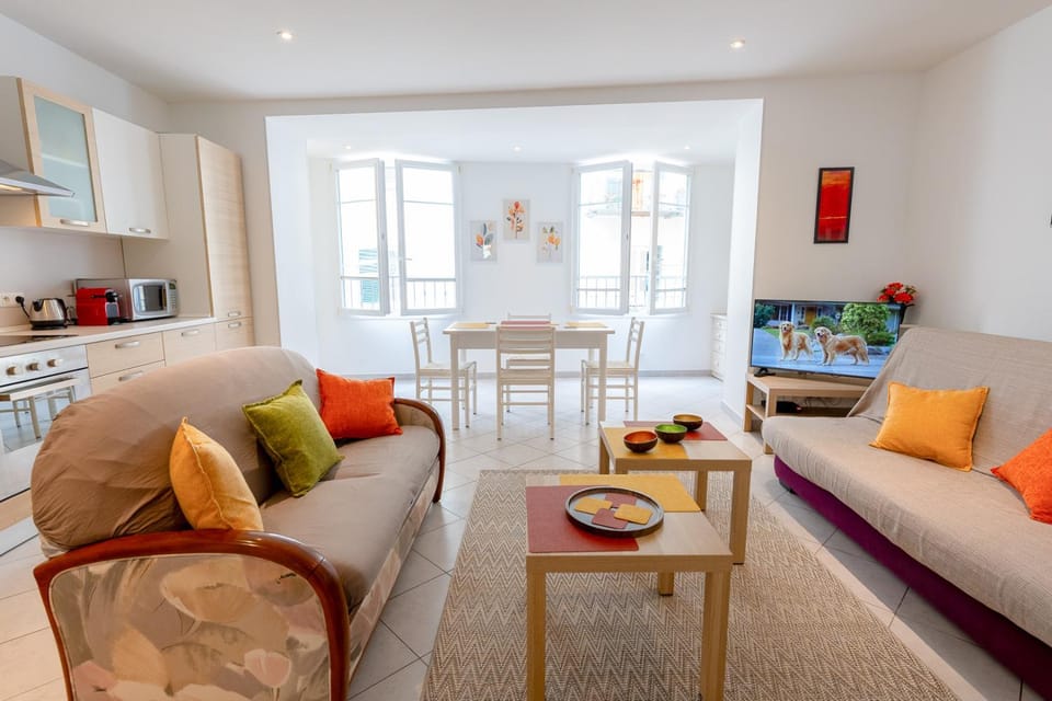 Living room, Dining area