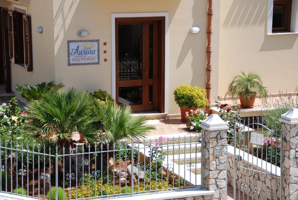 Facade/entrance, Bird's eye view, Garden
