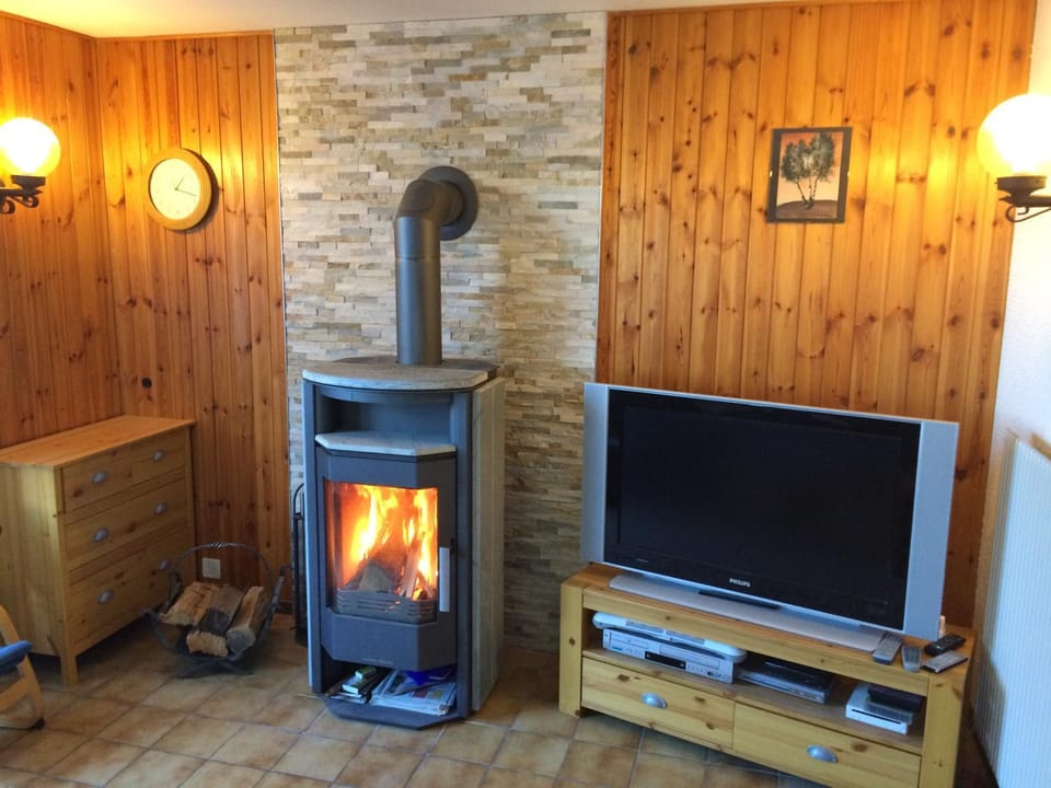 Communal lounge/ TV room, TV and multimedia