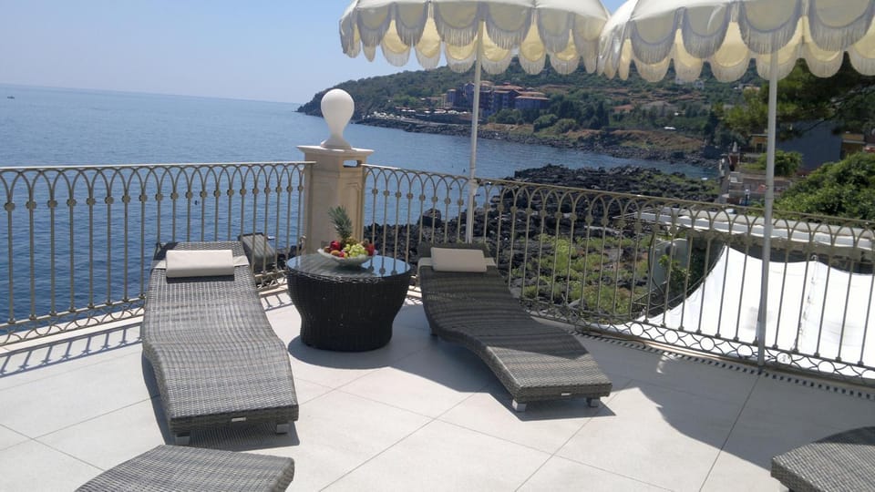 Solarium, Balcony/Terrace, Internal: Not applicable to any particular room