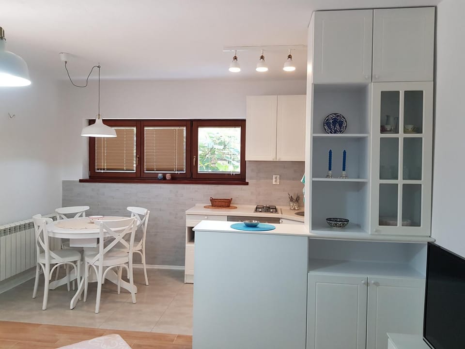 Kitchen or kitchenette, Communal kitchen