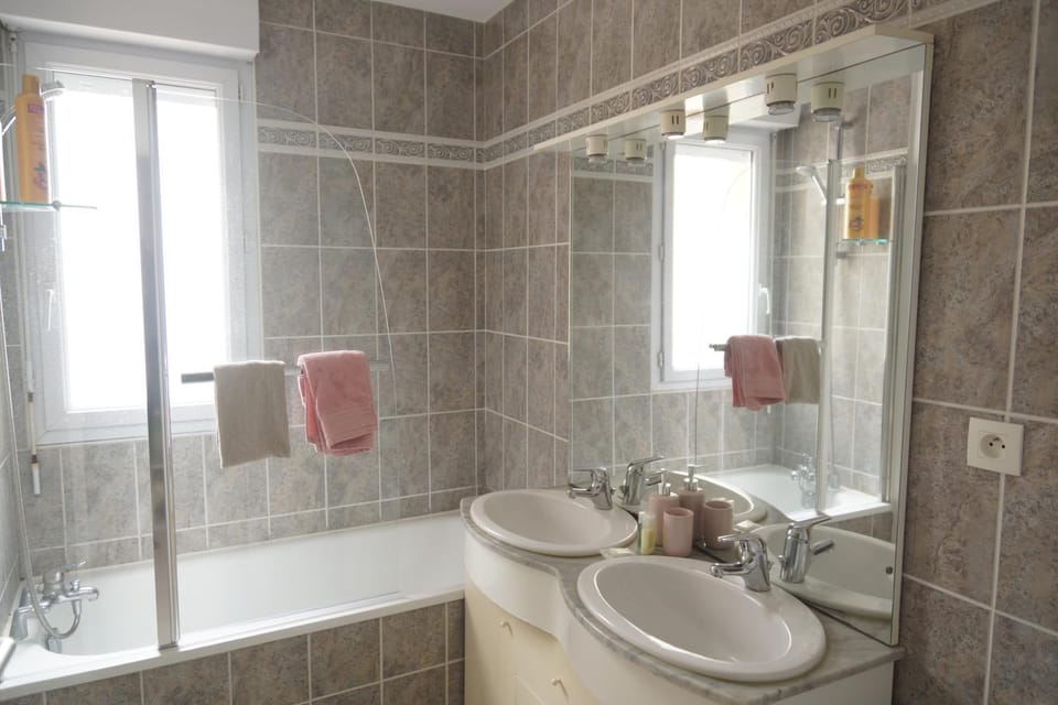 Bathroom, Bath