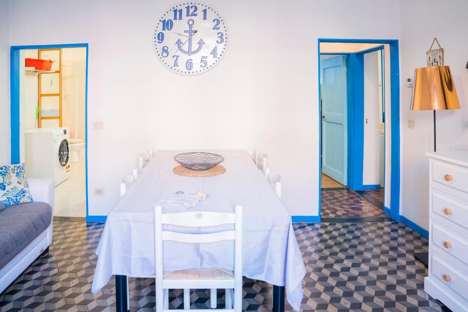 Living room, Seating area, Lunch