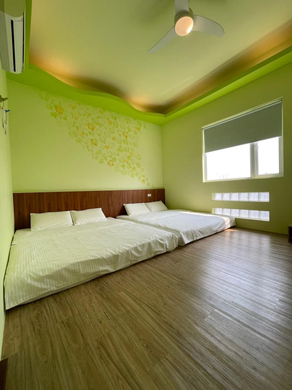 Photo of the whole room