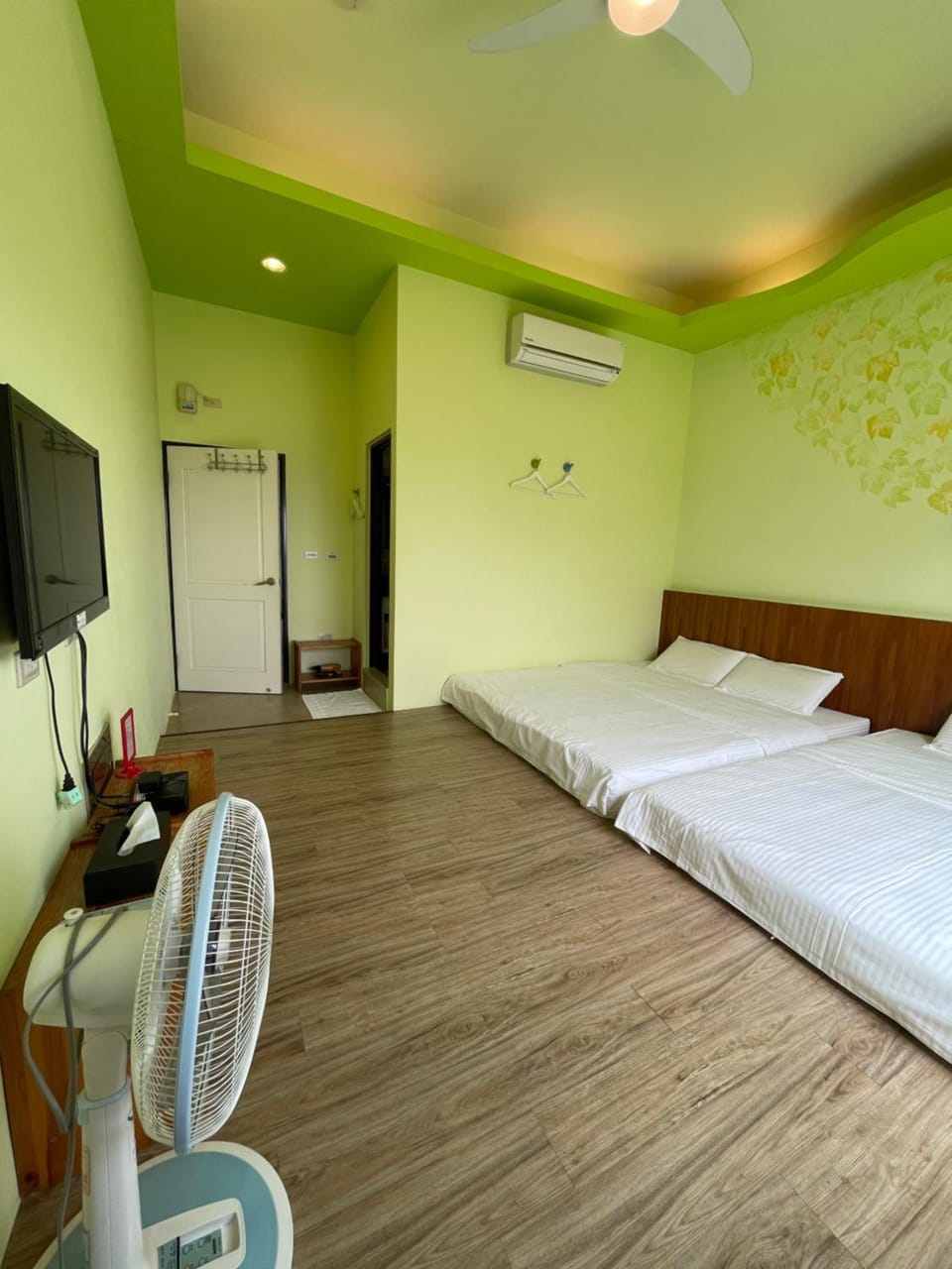 Photo of the whole room