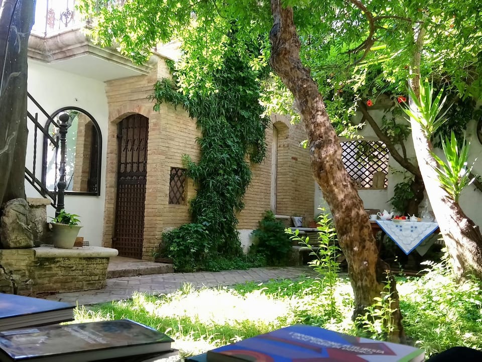 Communal lounge/ TV room, Garden