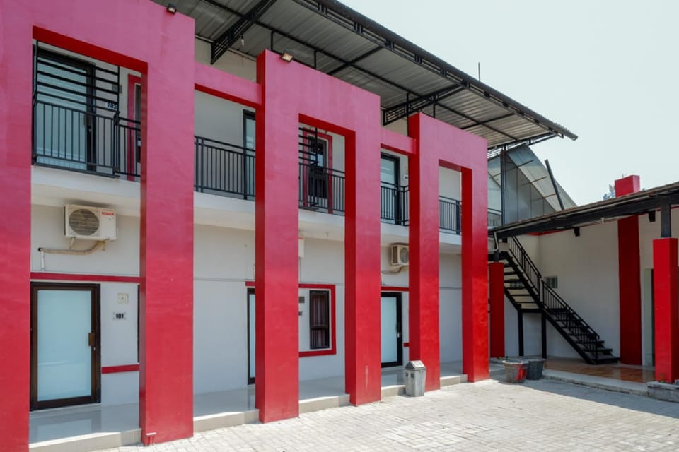 Facade/entrance