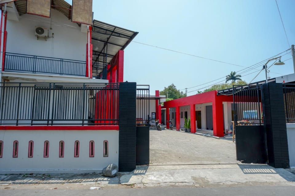 Facade/entrance