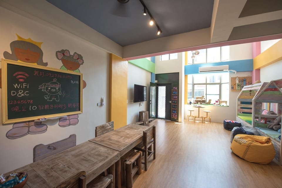 Lounge or bar, Seating area