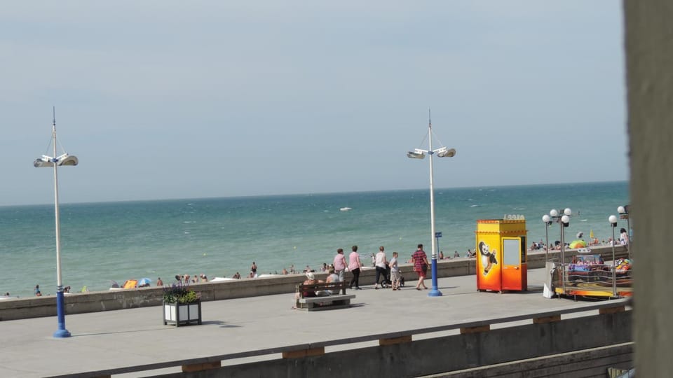 FRONT DE MER ET FALAISE 317 1er Étage Lit fait WifI Taxe de Séjour incluse Apartment in Normandy